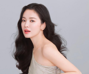 Mặc Song Joong Ki vướng lùm xùm 'săn' gái trẻ, Song Hye Kyo ung dung lọt top 30 gương mặt đẹp nhất thập kỷ