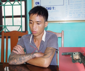 Bắt thợ khoan giếng mang súng đi đòi nợ