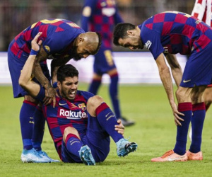 Barcelona mất Suarez 4 tháng