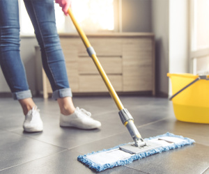 Dịch vụ vệ sinh 'hút bạc' những ngày cận Tết