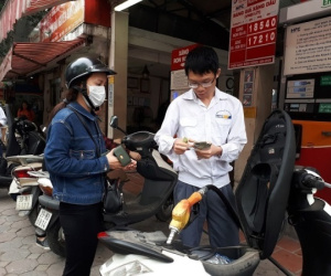 Giá xăng giảm nhẹ trước tết Nguyên đán