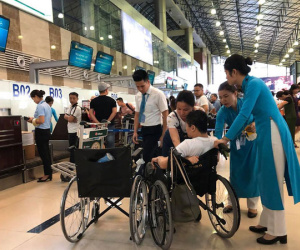 Tiếp viên Vietnam Airlines trả lại tài sản hơn 150 triệu đồng cho hành khách