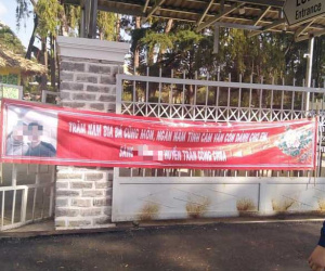 Màn tỏ tình 'cồng kềnh' nhất năm: Thanh niên si tình mang 60 kg tờ rơi rải khắp thành phố nhưng nội dung lại khiến ai cũng ngán ngẩm