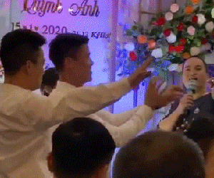 Cưới được cô vợ vừa hiền vừa xinh, Duy Mạnh sung sướng 'quẩy' hết mình như dân chơi trên nền nhạc xập xình khiến dân mạng không nhịn được cười
