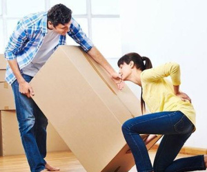 Dọn nhà đón Tết, người phụ nữ phải vào viện cấp cứu vì gãy xương cột sống
