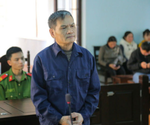 Ông chủ nhiều lần hiếp dâm cô gái khuyết tật làm thuê: 'Vợ tôi dàn dựng để đưa tôi vào tù'(?!)