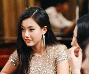 Mẹ chồng cho cháu ngoại chục triệu mua quần áo còn cháu nội bà bảo: 'Mặc lại đồ cũ cho đỡ phí', con dâu ngấm ngầm làm việc này khiến bà lập tức thay đổi