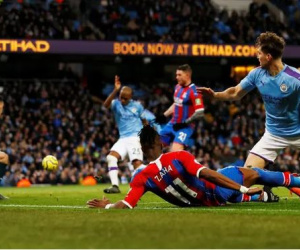 Fernandinho phản lưới, Man City bị cầm hòa trên sân nhà