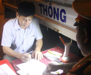 Tài xế xe bán tải bị phạt 35 triệu đồng, tước bằng lái 23 tháng vì vi phạm nồng độ cồn