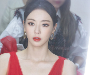 Grammy Hàn: 'Ác nữ' Lee Da Hee đẹp ná thở ở hậu trường, dân tình lập tức tôn thành 'nữ thần'