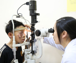 Chế tạo pháo chơi Tết, nam sinh Hà Tĩnh suýt mù mắt