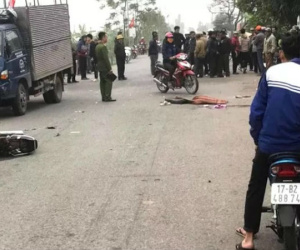 Va chạm ô tô tải, nam sinh lớp 10 tử vong trên đường đi học về