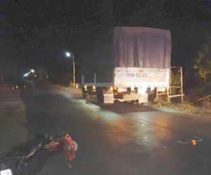 Va chạm với ô tô tải trên quốc lộ, người đàn ông đi xe máy tử vong