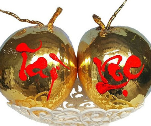 Dừa tươi dát vàng độc đáo ngày Tết thu hút khách hàng