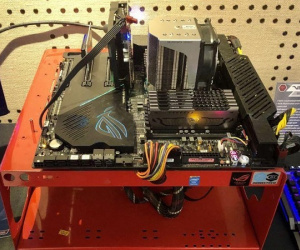 Windows 7 đã chết, nhưng đối với dân ép xung chuyên nghiệp thì nó vẫn sống