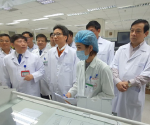 Phó Thủ tướng Vũ Đức Đam kiểm tra khả năng sẵn sàng đối phó bệnh viêm phổi cấp Vũ Hán