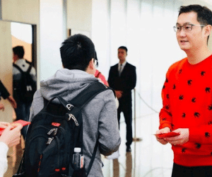 Virus viêm phổi lạ hoành hành, ông chủ Tencent hủy luôn truyền thống phát lì xì nhân viên