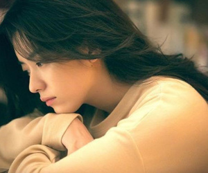 Đêm Giao Thừa, tôi đang ôm con khóc nghẹn ở ngoài vườn bỗng sững sờ bàng hoàng khi nghe tiếng kêu thất thanh vang lên