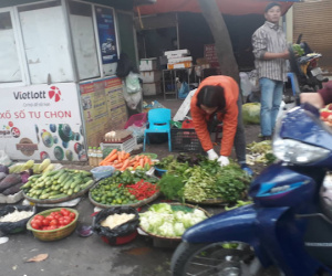 Mùng 2 Tết các chợ cóc đã lác đác tiểu thương bán hàng với giá cả đắt đỏ đến giật mình, 700.000 đồng cho 1kg thịt bò