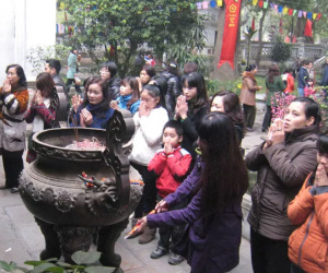 Mùng 2 Tết người Hà Nội mới 'được' đi chùa cầu an
