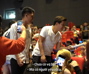 Trường Giang bị fan nữ rình 'ghẹo' cực mạnh tận WC, tích cực tìm mối 'gả bán' Mạc Văn Khoa ở cinetour, chịu nổi hông?