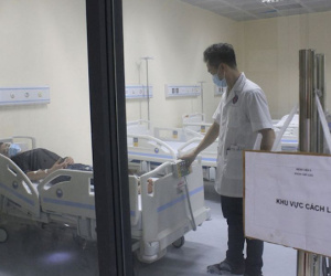 Tiếp tục cách ly cha mẹ 1 nữ tiếp viên hàng không nghi nhiễm virus corona
