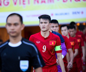 Công Vinh sát cánh cùng Drogba, Park Ji-sung trong trận đấu đặc biệt