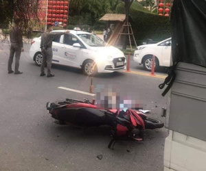 Tông vào đuôi xe tải đang đỗ bên đường, em trai chết thảm trên đường chở anh từ Huế vào Đà Nẵng chơi Tết