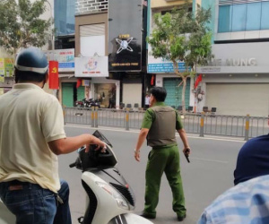 Nghi án thanh niên ngáo đá cầm súng, lựu đạn cướp ngân hàng ở Sài Gòn