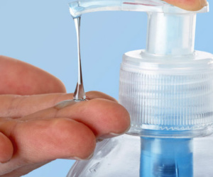 Cồn 70% rửa tay phòng dịch virus Corona có an toàn với trẻ em không?