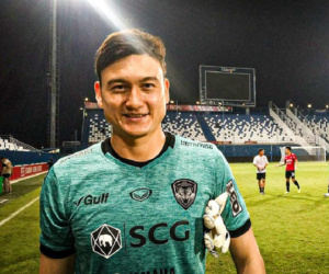 Văn Lâm nói gì sau khi cản phá 2 quả penalty giúp Muangthong vào chung kết?