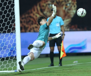 Cản phá 2 quả penalty, Văn Lâm được HLV Muangthong hết lời ca ngợi