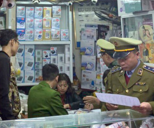 Hà Nội: Xử phạt gần 60 triệu đồng, tịch thu toàn bộ số tiền thu lợi bất chính đối với 2 cửa hàng tăng giá khẩu trang