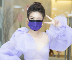 Trang điểm cầu kỳ đi ra mắt phim, cuối cùng Hoàng Yến Chibi - Khả Ngân phải đeo khẩu trang kín mặt trên thảm đỏ