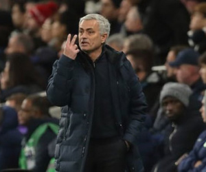 Thắng trận nhưng Mourinho vẫn chưa hết cay cú vì VAR