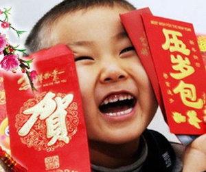 Phát hoảng vì con dọa 'tố' cha mẹ vì kiên quyết đòi giữ tiền lì xì