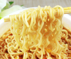 4 sai lầm khi ăn mì tôm chống ngán nhiều người mắc gây hại cho sức khỏe