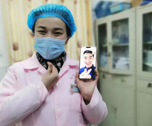 Đám cưới thời dịch virus corona của cặp đôi Trung Quốc khiến nhiều người rơi nước mắt