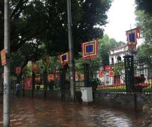 Hà Nội: Văn Miếu, Hoàng Thành và nhiều đền chùa đồng loạt treo thông báo đóng cửa để phòng virus corona