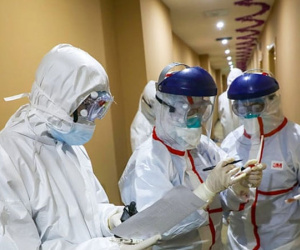 Bác sĩ Trung Quốc ra cảnh báo: Phụ nữ mang thai có thể lây virus corona từ mẹ sang con