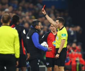 HY HỮU: VAR vào cuộc, HLV tại Bundesliga nhận thẻ đỏ vì 'giúp' đối thủ đứng dậy