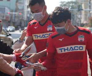Tình hình dịch corona ngày càng căng thẳng, hội cầu thủ Việt ghi điểm nhờ những hành động tốt đẹp vì cộng đồng