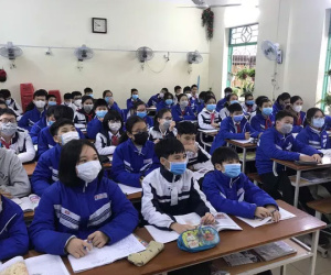 'Nghỉ ở nhà buồn lắm', học sinh Hải Phòng đeo khẩu trang trở lại lớp giữa dịch nCoV