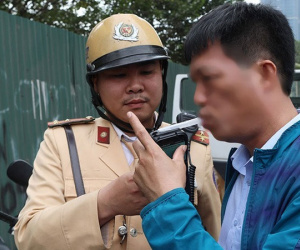 Cục CSGT yêu cầu dừng sử dụng phễu thổi khi kiểm tra nồng độ cồn để phòng dịch virus Corona