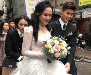 Đám cưới của Quỳnh Anh - Duy Mạnh: Chú rể cực kì bảnh bao, cô dâu xinh đẹp đeo dây chuyền đính 186 viên kim cương giá 800 triệu