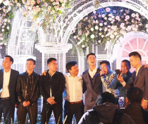 Đức Huy, Đình Trọng xuất hiện bảnh bao, chúc mừng đám cưới Duy Mạnh