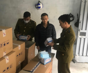 Hà Nội: Phát hiện đối tượng người Trung Quốc mua gom khẩu trang số lượng lớn