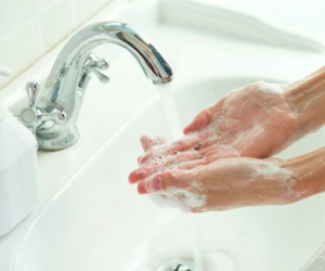 Phòng chống nCoV: Rửa tay bằng nước sát trùng, xà phòng kháng khuẩn hay xà bông thường là tốt nhất?