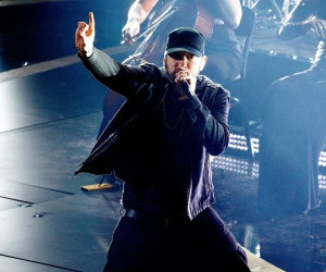 Eminem chiếm trọn spotlight của Oscar dù xuất hiện không báo trước và lỡ hẹn tận... 18 năm