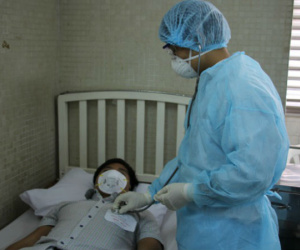 Quận Hoàn Kiếm bối rối với khách du lịch ở khách sạn hạng sang, nếu cách ly 14 ngày theo dõi virus Corona, ai sẽ trả tiền?